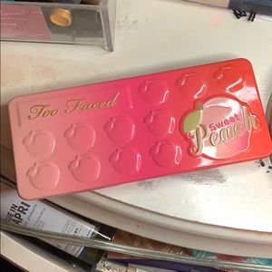Too faced sweet peach palette